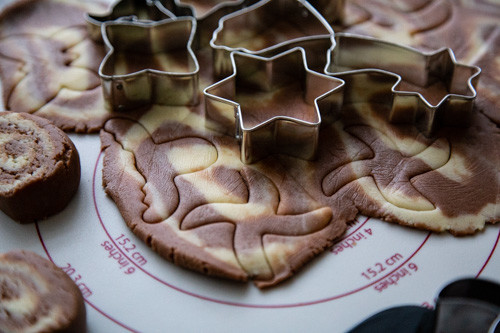 Marmorierte Ausstechplätzchen