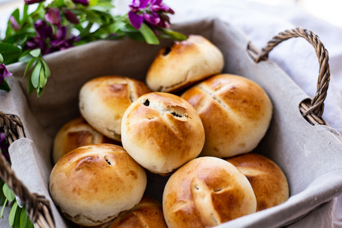Pampered Chef Milchbrötchen mit Rosinen