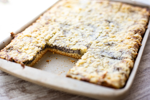 Pampered Chef Mohn-Quark-Streuselkuchen auf dem Ofenzauberer