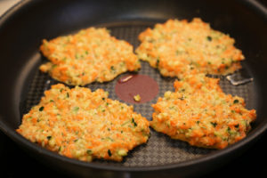 Thermomix Zucchini-Möhren-Puffer