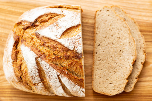 Pampered Chef Weizen-Roggen-Dinkel-Mischbrot-Teigling Stuttgart fertig gebacken von oben
