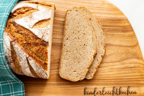 Pampered Chef Weizen-Roggen-Dinkel-Mischbrot Stuttgart fertig gebacken, angeschnitten