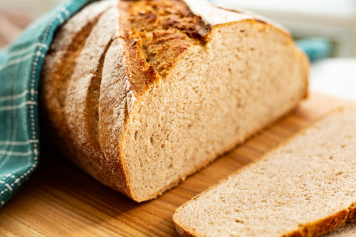 Pampered Chef Weizen-Roggen-Dinkel-Mischbrot-Teigling Stuttgart fertig gebacken von oben