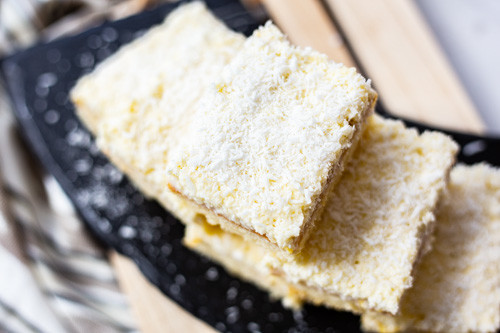 Pampered Chef Ofenzauberer Kokos-Mango-Kuchen Stücke von oben