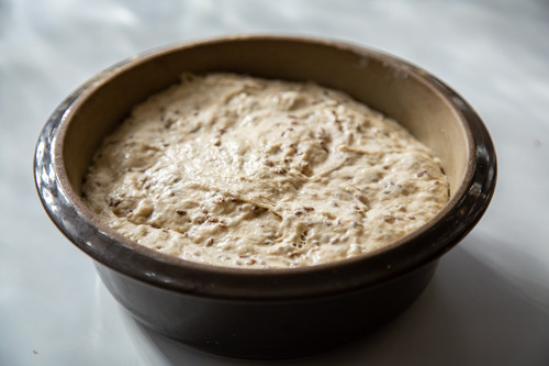 Pampered Chef Kamut-Dinkel-Brot vor dem Backen im runden Zaubermeister