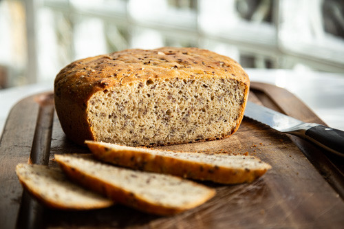 Pampered Chef Kamut-Dinkel-Brot angeschnitten