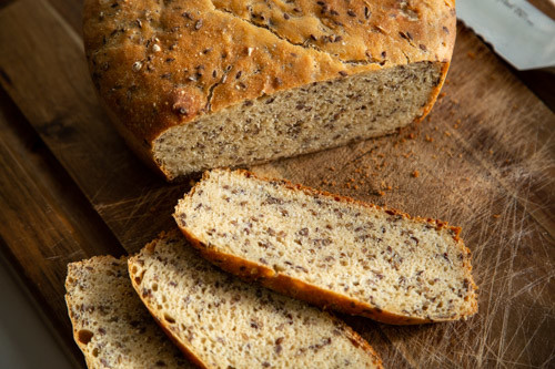 Pampered Chef Kamut-Dinkel-Brot angeschnitten von oben