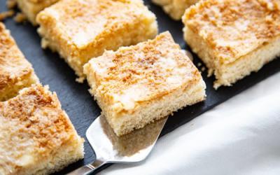 Kokos-Buttermilch-Kuchen im flachen Bäker