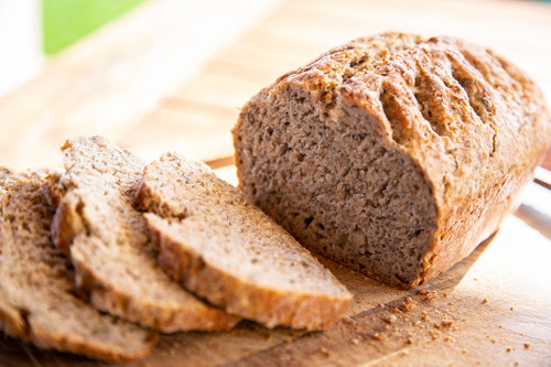 Pampered Chef Körnerbrot mit Lievito Madre angeschnitten