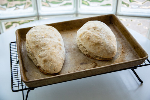 Pampered Chef Giabatta nach dem Backen auf dem großen Ofenzauberer