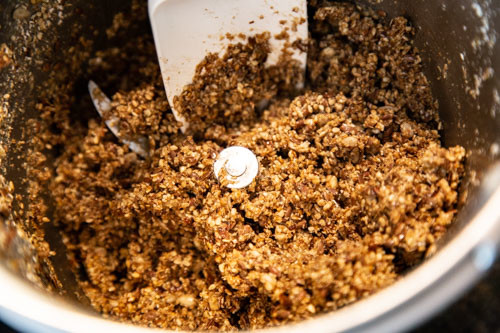 Pampered Chef Müsliriegel mit Sesam und Cashewkernen Mischung in Mixtopf