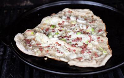 Flammkuchen auf dem großen rockcrok Grillstein
