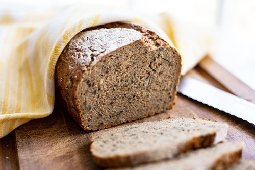 Ruchmehlbrot_Backmischung-4 Pampered Chef Roggen-Ruchmehl-Brot angeschnitten