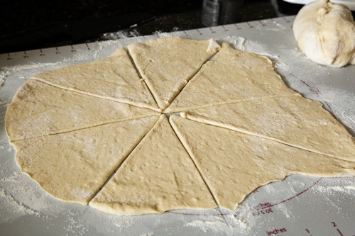 Pampered Chef Kokos-Marzipan-Hörnchen Teig ausgerollt