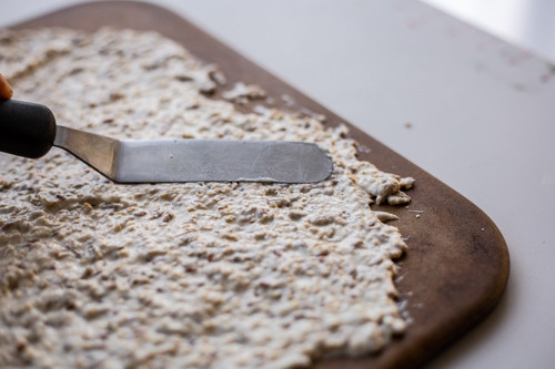 Pampered Chef Knäckebrotteig auf Zauberstein