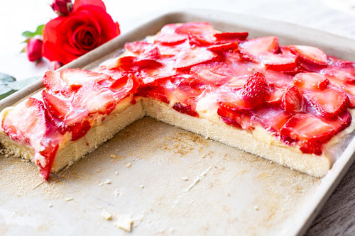 Pampered Chef Ofenzauberer Erdbeerkuchen angeschnitten