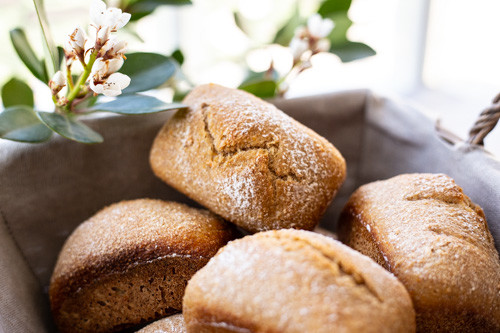 Pampered Chef Vollkorn-Dinkelbrötchen im Brotkorb