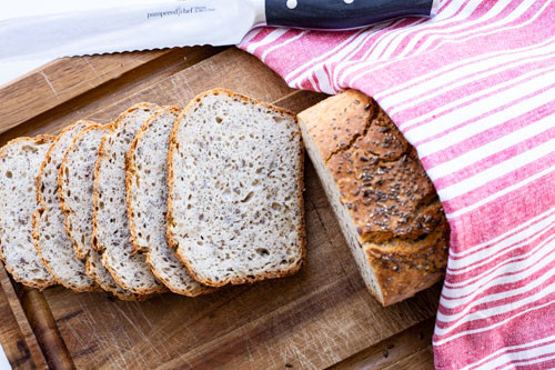Pampered Chef Power-Körnerbrot von oben angeschnitten
