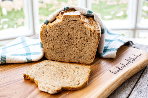 Pampered Chef Vollkorn-Weizen-Emmer-Brot auf Kuchengitter