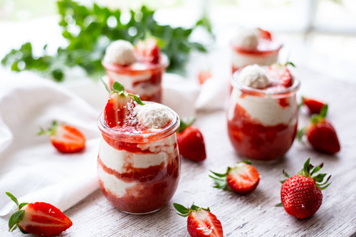 Thermomix Erdbeer-Raffaello-Schichtdessert