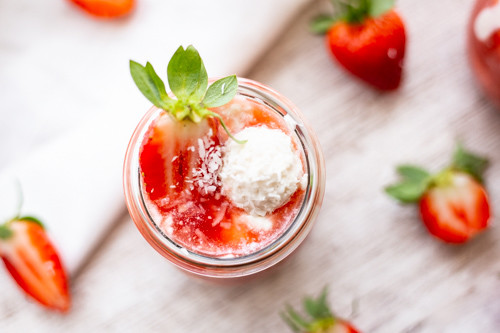 Thermomix Erdbeer-Raffaello-Schicht-Dessert von oben