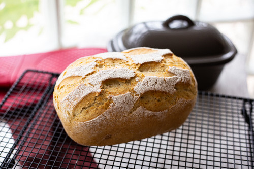 Pampered Chef Dinkel-Knusperkruste auf dem Kuchengitter