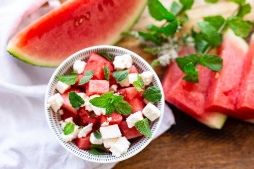 Salat mit Wassermelone, Feta und Minze