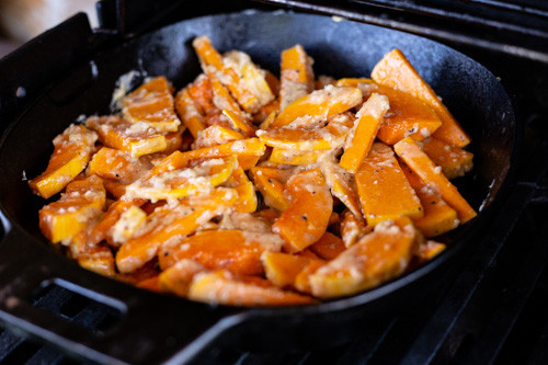Pampered Chef Kürbisspalten gerade auf Grill gestellt