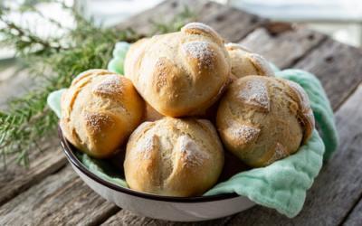Dinkel-Weizen-Mischbrötchen in der Brötchenform