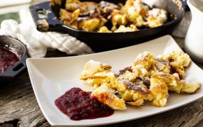 Kaiserschmarrn in der gusseisernen Pfanne