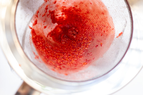 Thermomix Himbeer-Vinaigrette Kerne nach durchpassieren