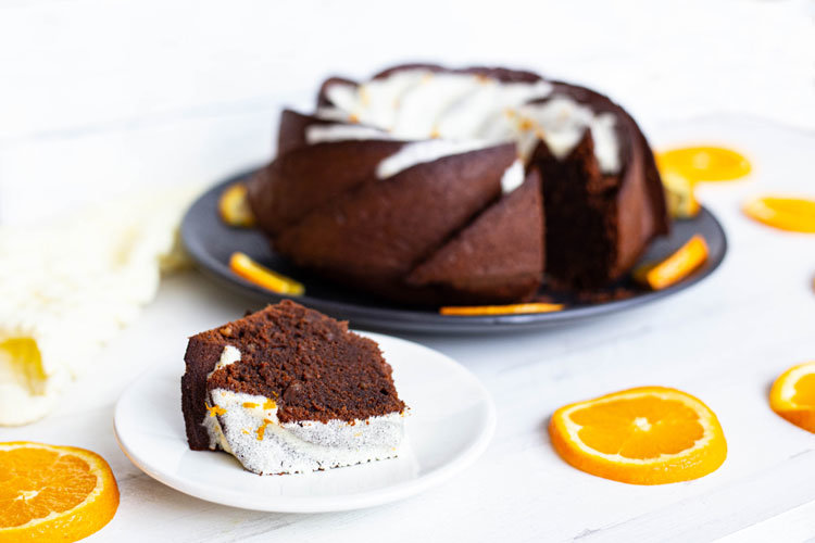 Thermomix Schokoladen-Orangen-Kuchen fertig gebacken und angeschnitten