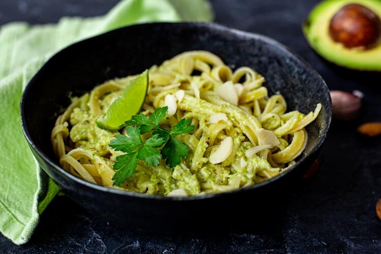 Thermomix Avocadopesto mit Nudeln