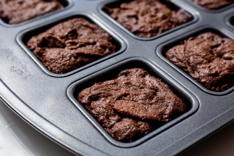 Brownieteig in der Brownieform von Pampered Chef
