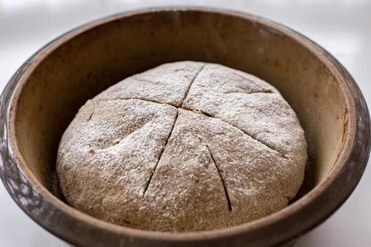Pampered Chef Pampered Chef Roggen-Dinkel-Mischbrot Danyel Teig vor dem Backen