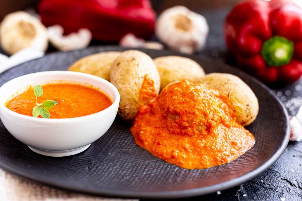 Thermomix Mojo rojo und papas arrugadas