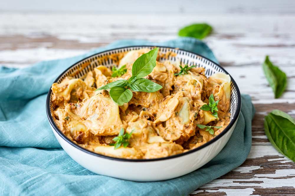 Thermomix Tortellini-Salat mit Tomate-Basilikum-Sauce