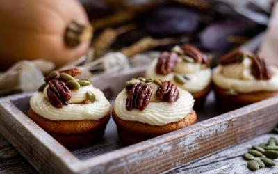 Kürbis-Muffins mit Buttercreme-Topping in der Muffinform Deluxe