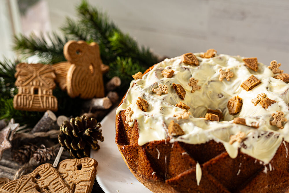 Thermomix Eierlikörkuchen fertig gebacken mit einzelnem Stück