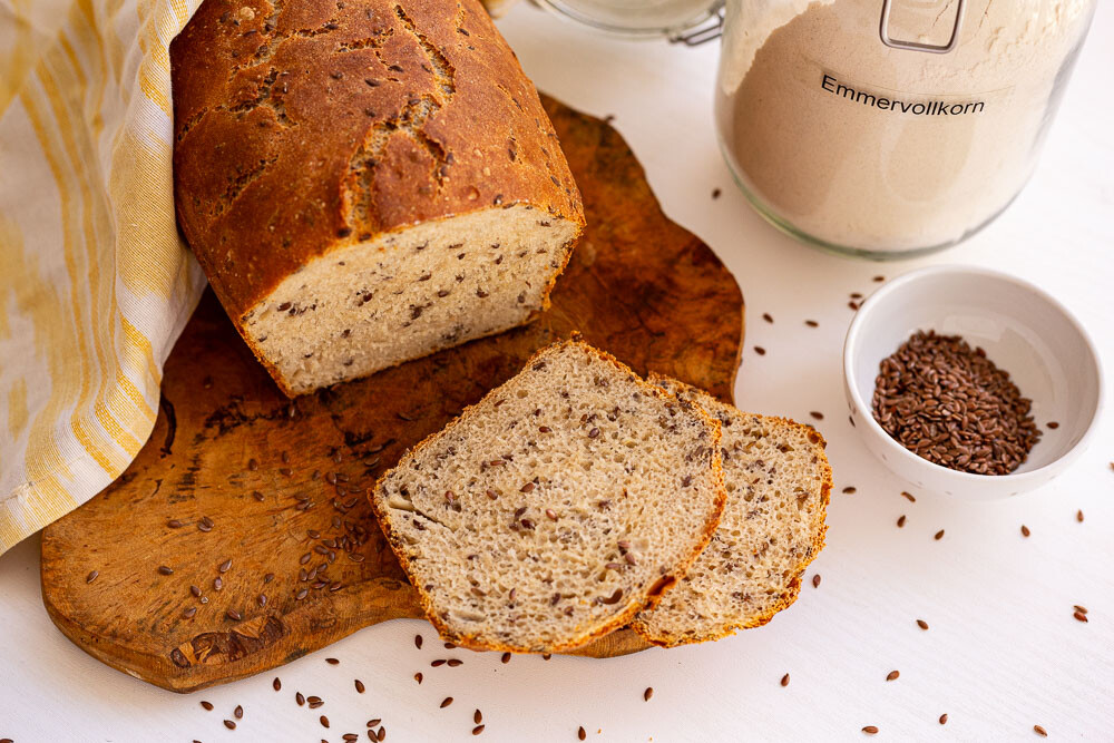 Pampered Chef Zaubermeister Emmer-Vollkornbrot angeschnitten